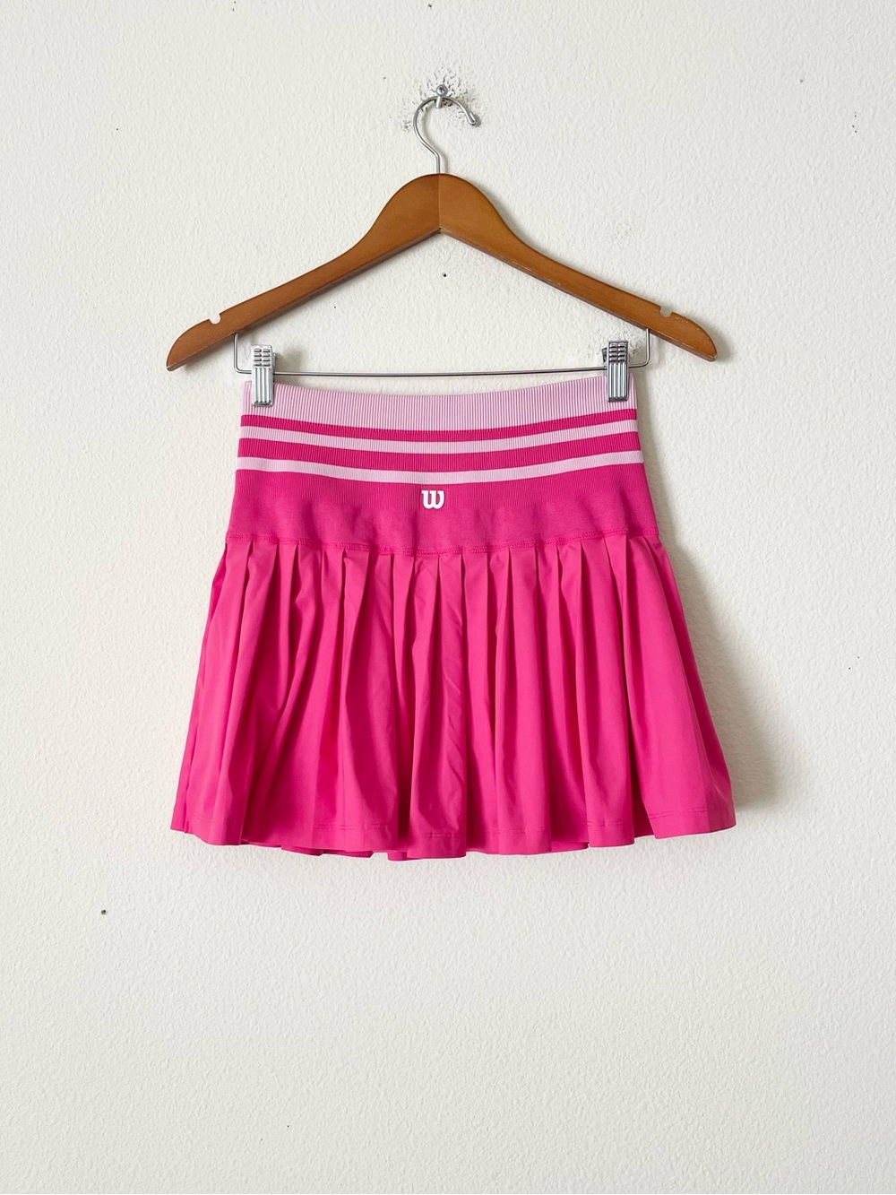 Wilson MEDIUM Midtown high rise pleated shortie lined mini skirt in hot pink